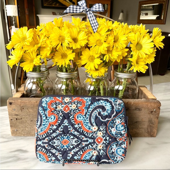 Vera Bradley•NWOT•RETIRED Marrakesh Zipped Tablet Case•Approximately 7”x9”x 3/4” - Picture 8 of 12